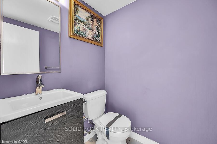 Photo 7 of 457 Queen Mary Drive, Brampton, Northwest Brampton — HOMEH