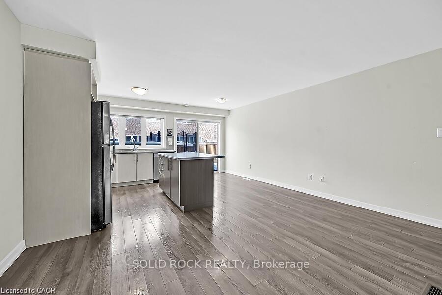 Photo 9 of 457 Queen Mary Drive, Brampton, Northwest Brampton — HOMEH