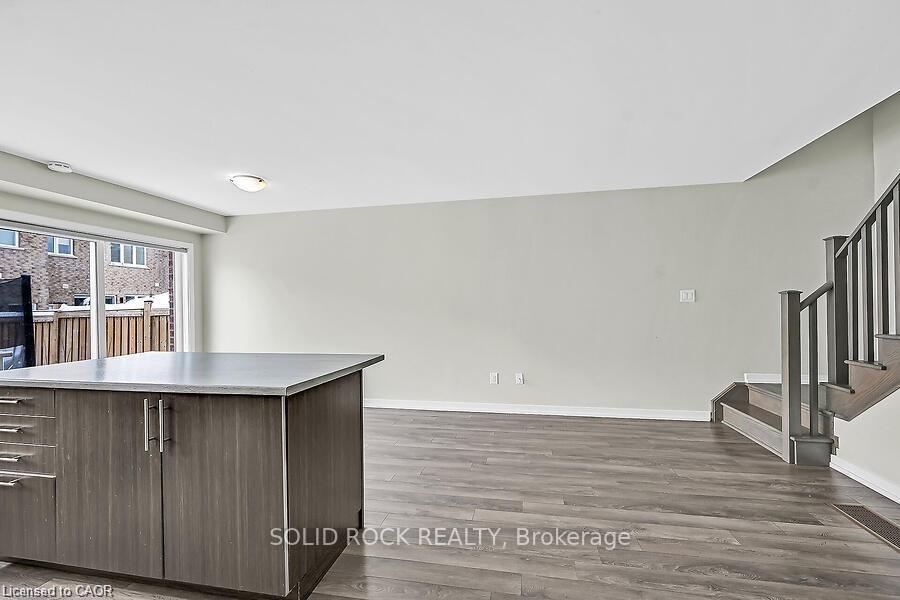 Photo 10 of 457 Queen Mary Drive, Brampton, Northwest Brampton — HOMEH