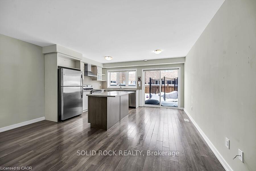 Photo 11 of 457 Queen Mary Drive, Brampton, Northwest Brampton — HOMEH
