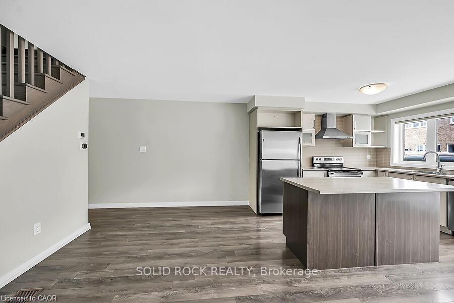 Photo 12 of 457 Queen Mary Drive, Brampton, Northwest Brampton — HOMEH