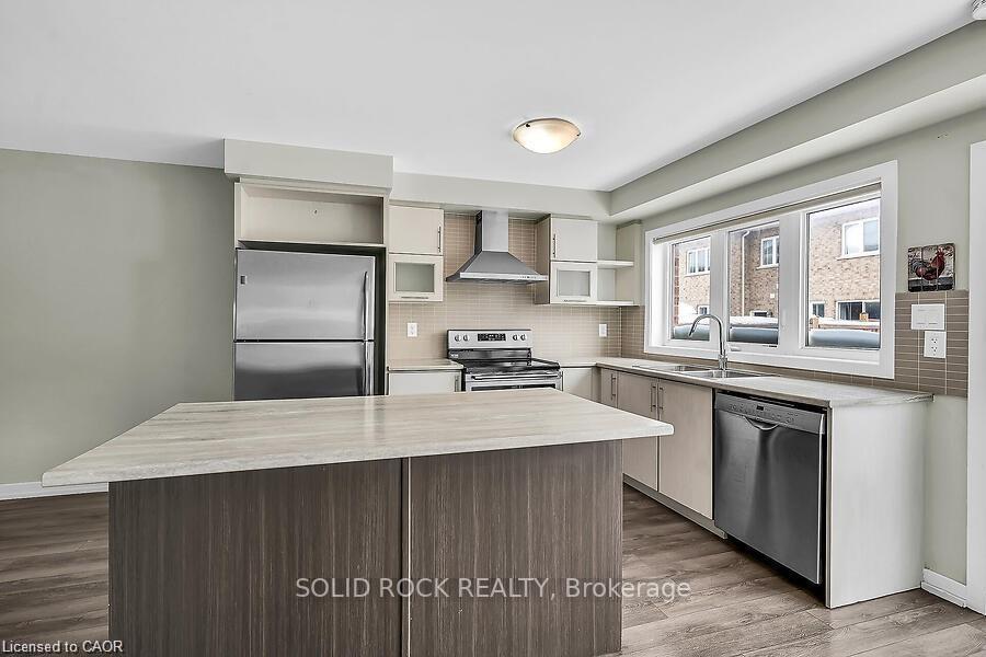 Photo 13 of 457 Queen Mary Drive, Brampton, Northwest Brampton — HOMEH