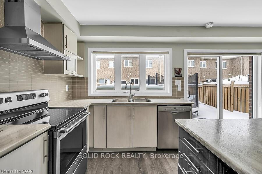Photo 15 of 457 Queen Mary Drive, Brampton, Northwest Brampton — HOMEH
