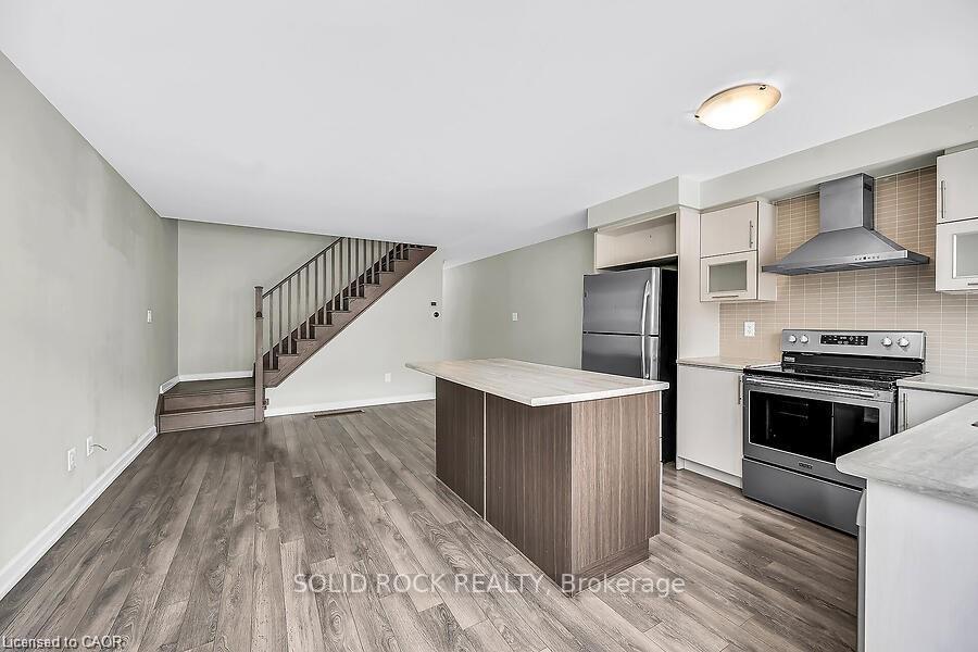 Photo 17 of 457 Queen Mary Drive, Brampton, Northwest Brampton — HOMEH