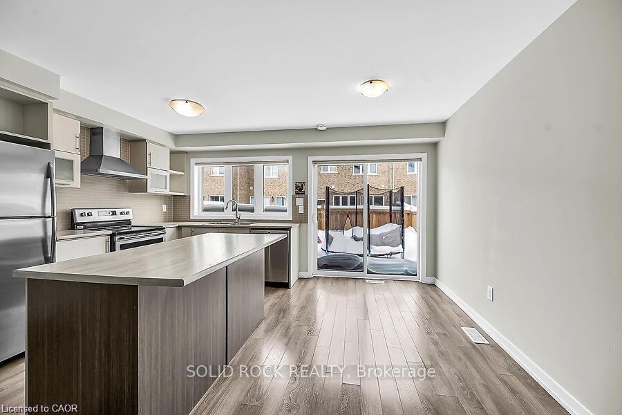 Photo 18 of 457 Queen Mary Drive, Brampton, Northwest Brampton — HOMEH