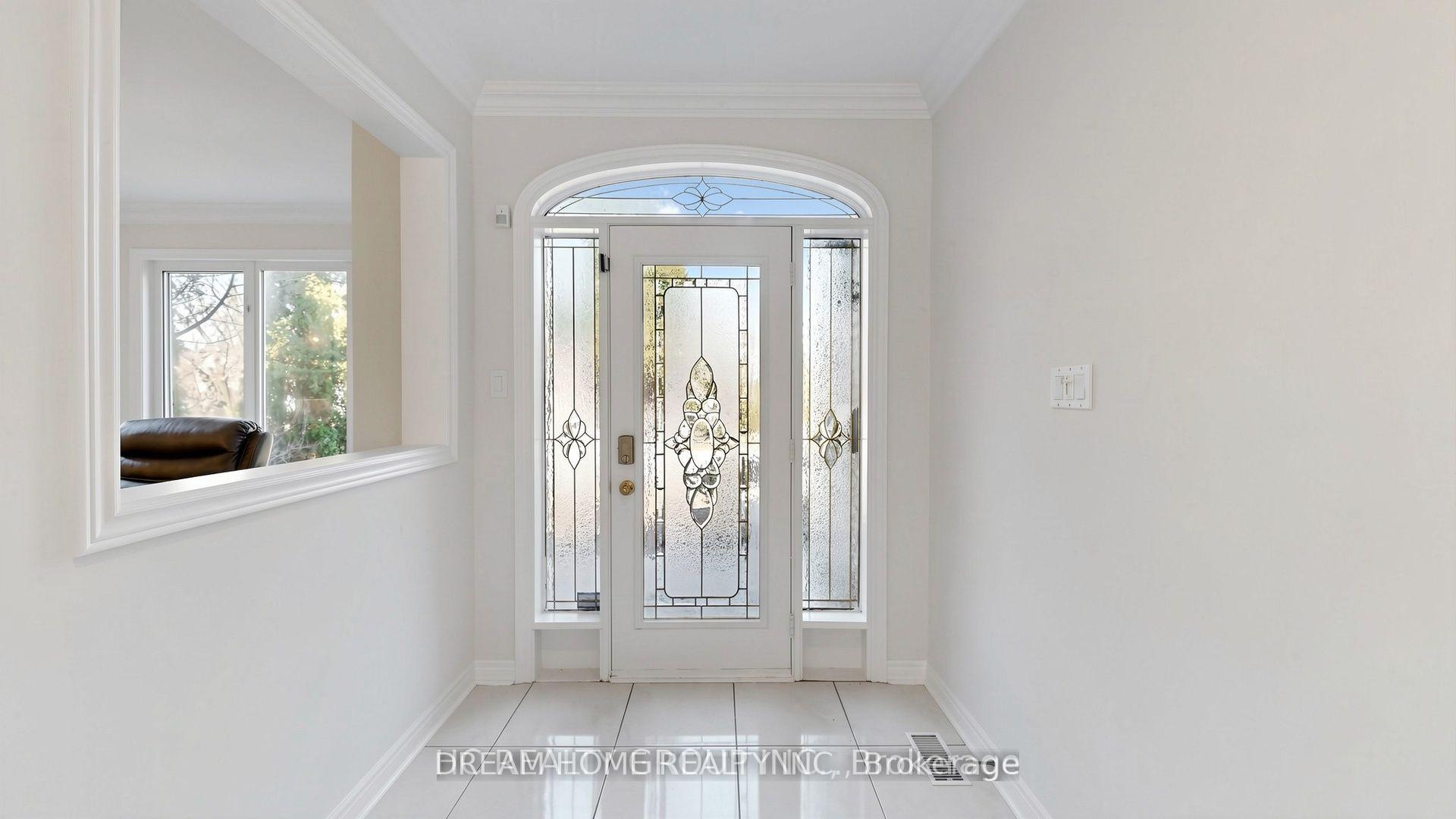 Photo 3 of 23 Brookeview Drive, Aurora, Aurora Highlands — HOMEH