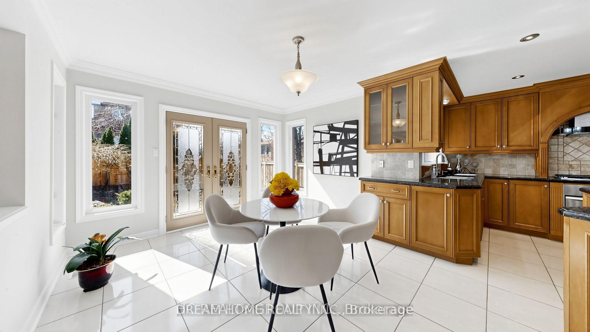 Photo 10 of 23 Brookeview Drive, Aurora, Aurora Highlands — HOMEH