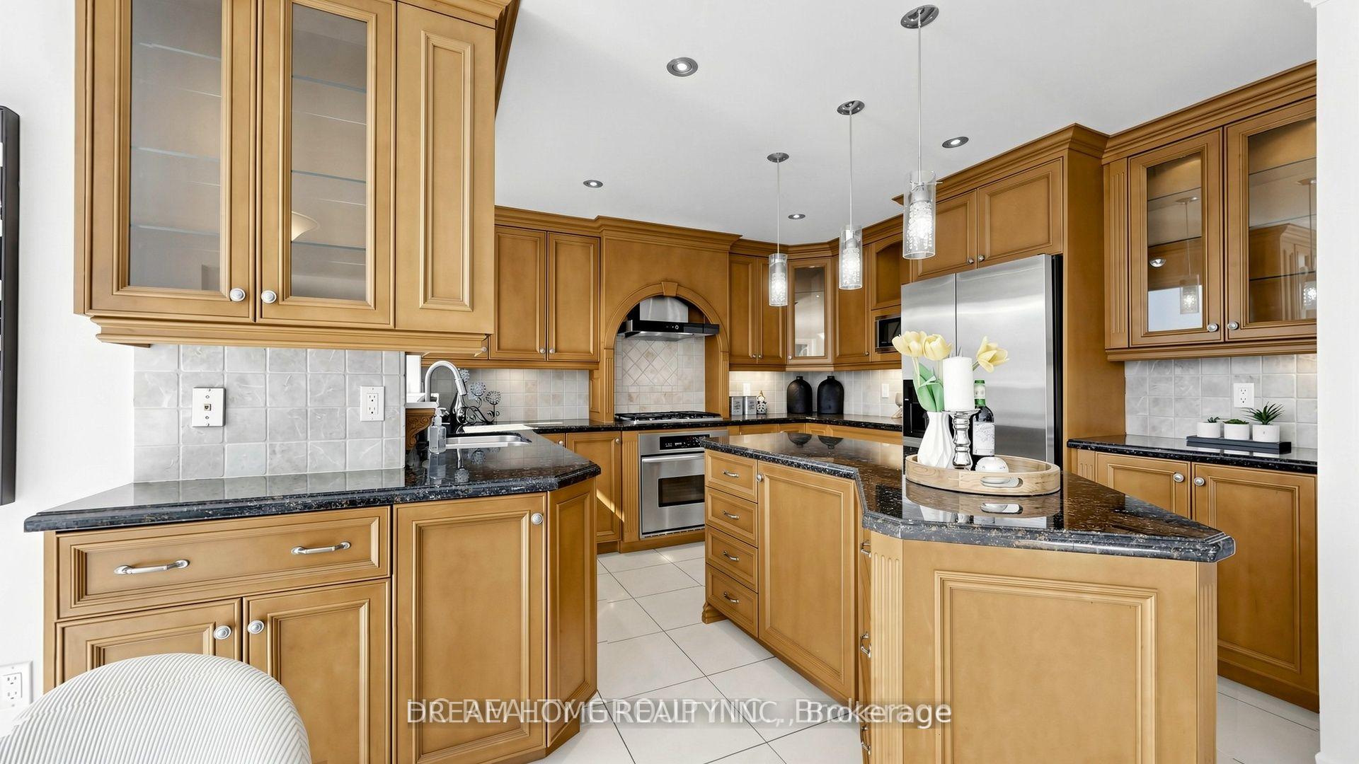 Photo 11 of 23 Brookeview Drive, Aurora, Aurora Highlands — HOMEH