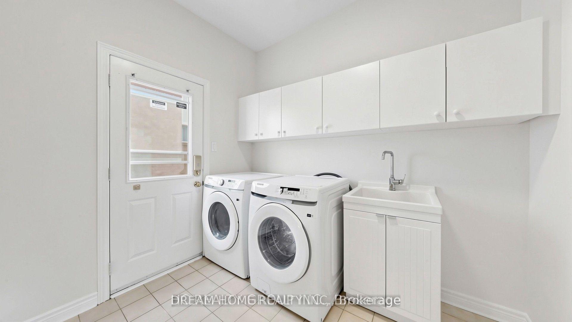 Photo 13 of 23 Brookeview Drive, Aurora, Aurora Highlands — HOMEH