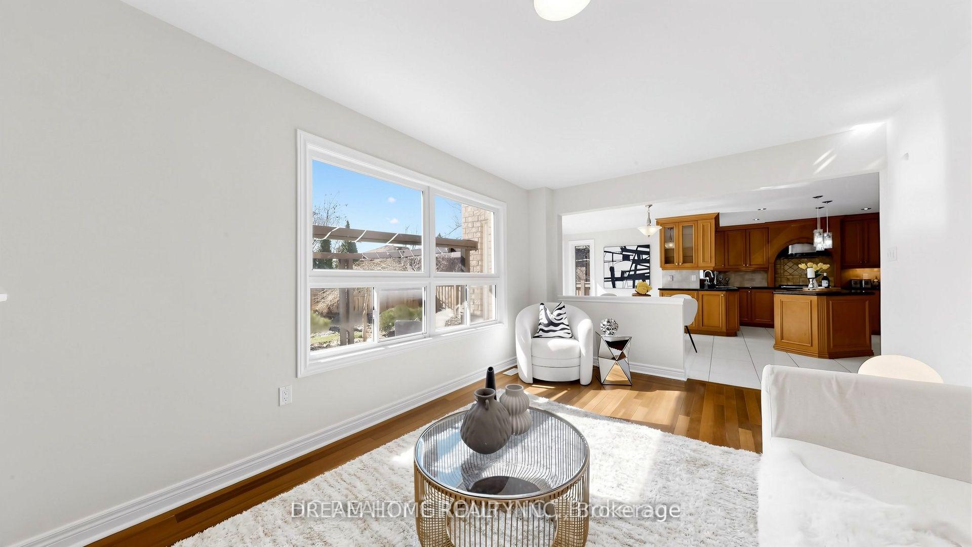 Photo 15 of 23 Brookeview Drive, Aurora, Aurora Highlands — HOMEH