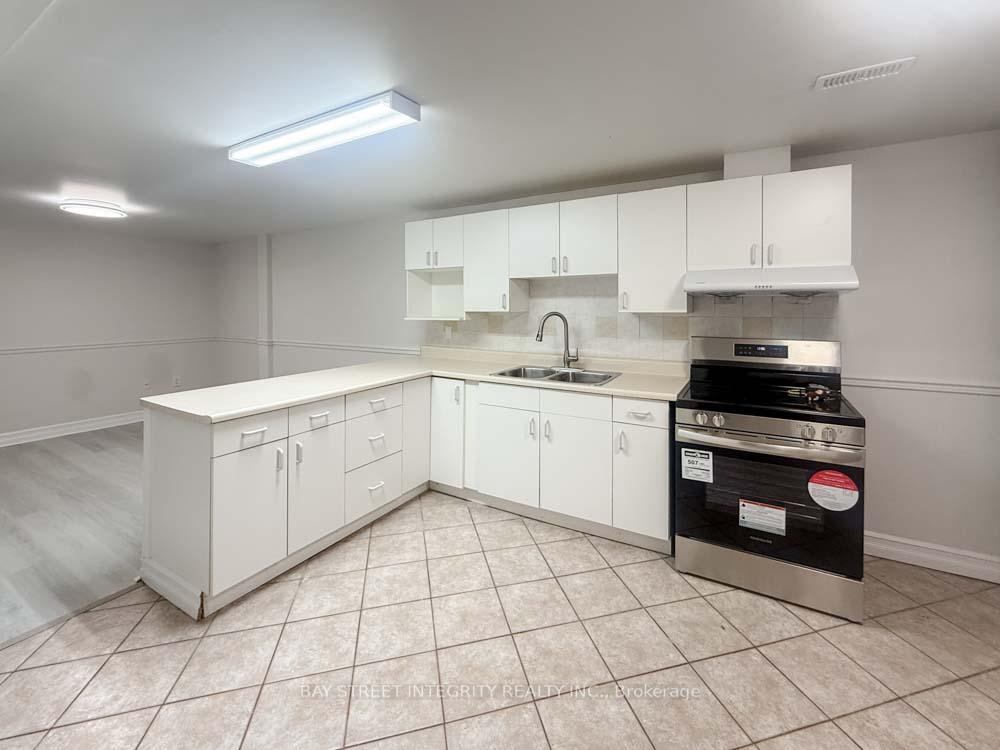 Front of Unit Lower, 130 Kingslake Road