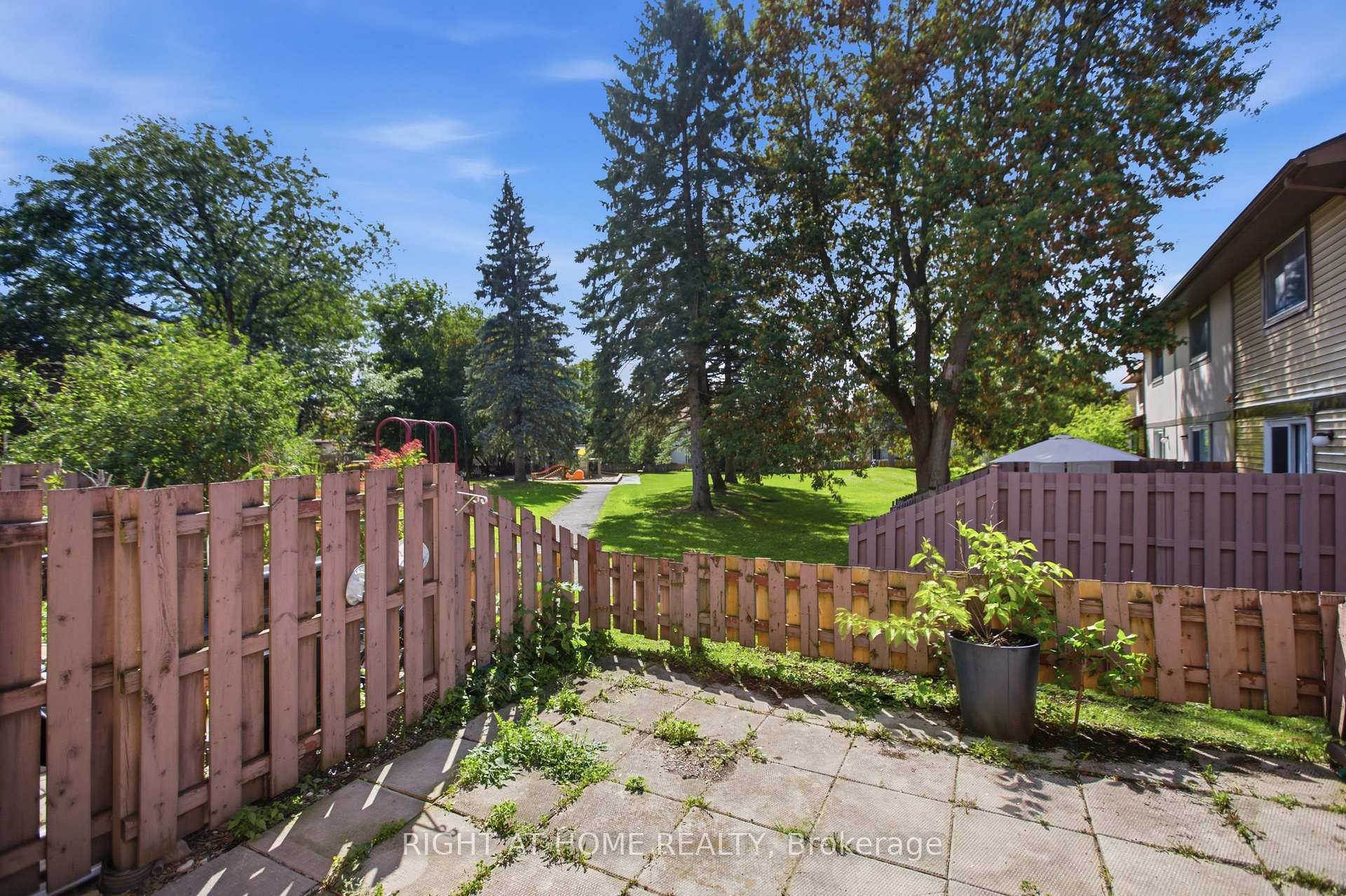 Photo 34 of Unit 8, 107 Castlefrank Road, Ottawa, Kanata - Glencairn/Hazeldean — HOMEH