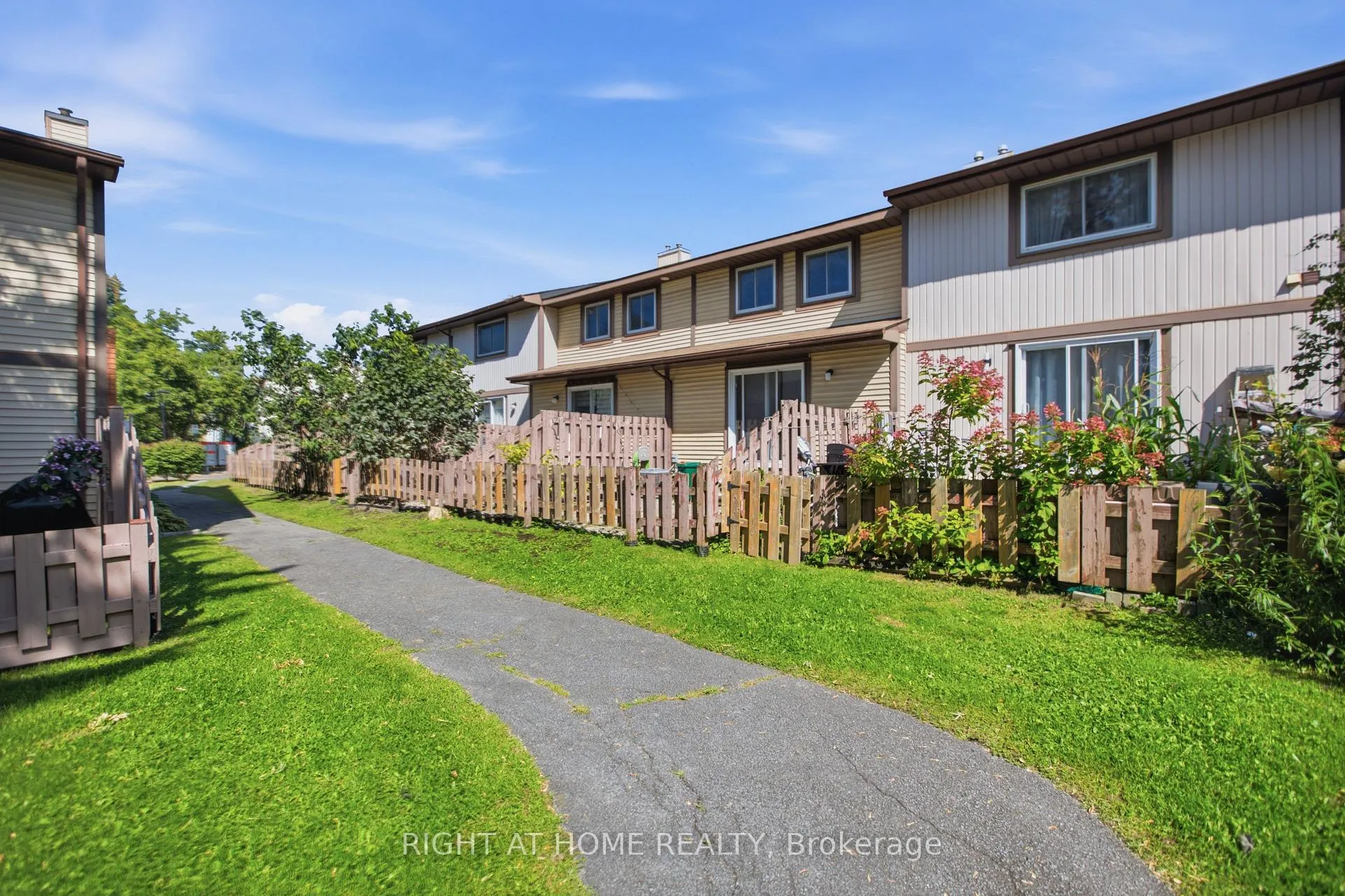 Photo 37 of Unit 8, 107 Castlefrank Road, Ottawa, Kanata - Glencairn/Hazeldean — HOMEH