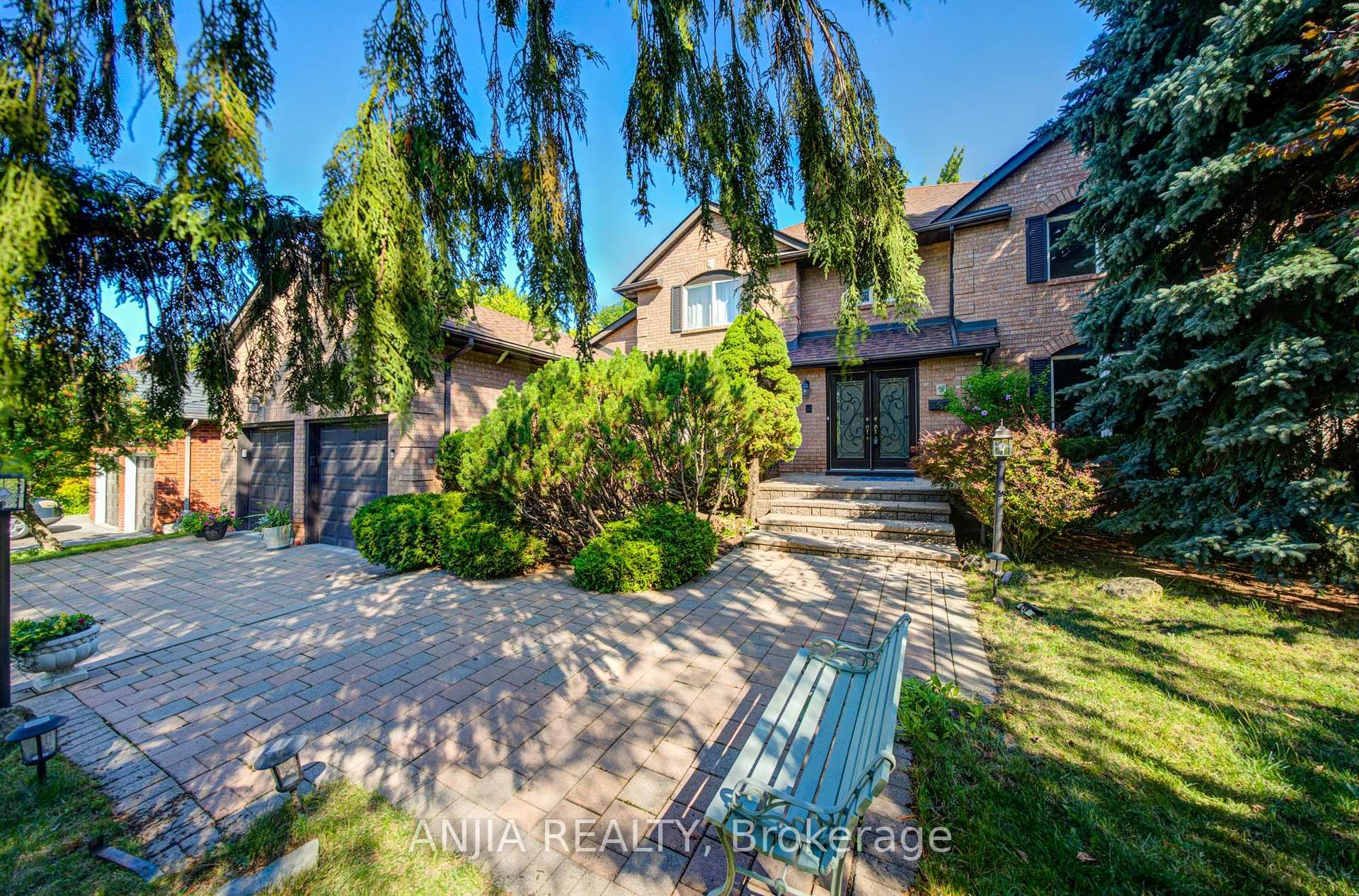 Photo 2 of 8 Calderbridge Crescent, Markham, Unionville — HOMEH