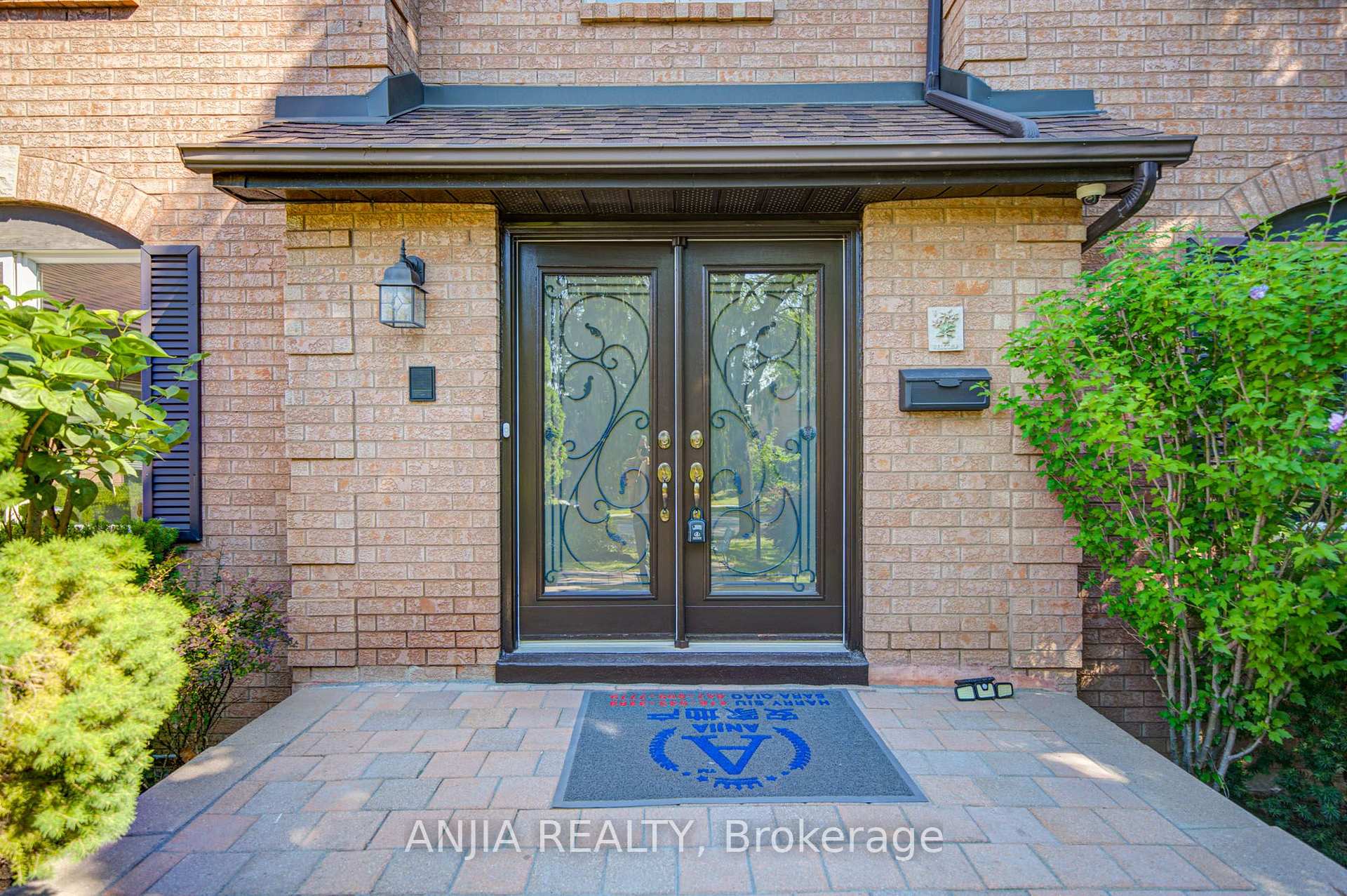 Photo 3 of 8 Calderbridge Crescent, Markham, Unionville — HOMEH