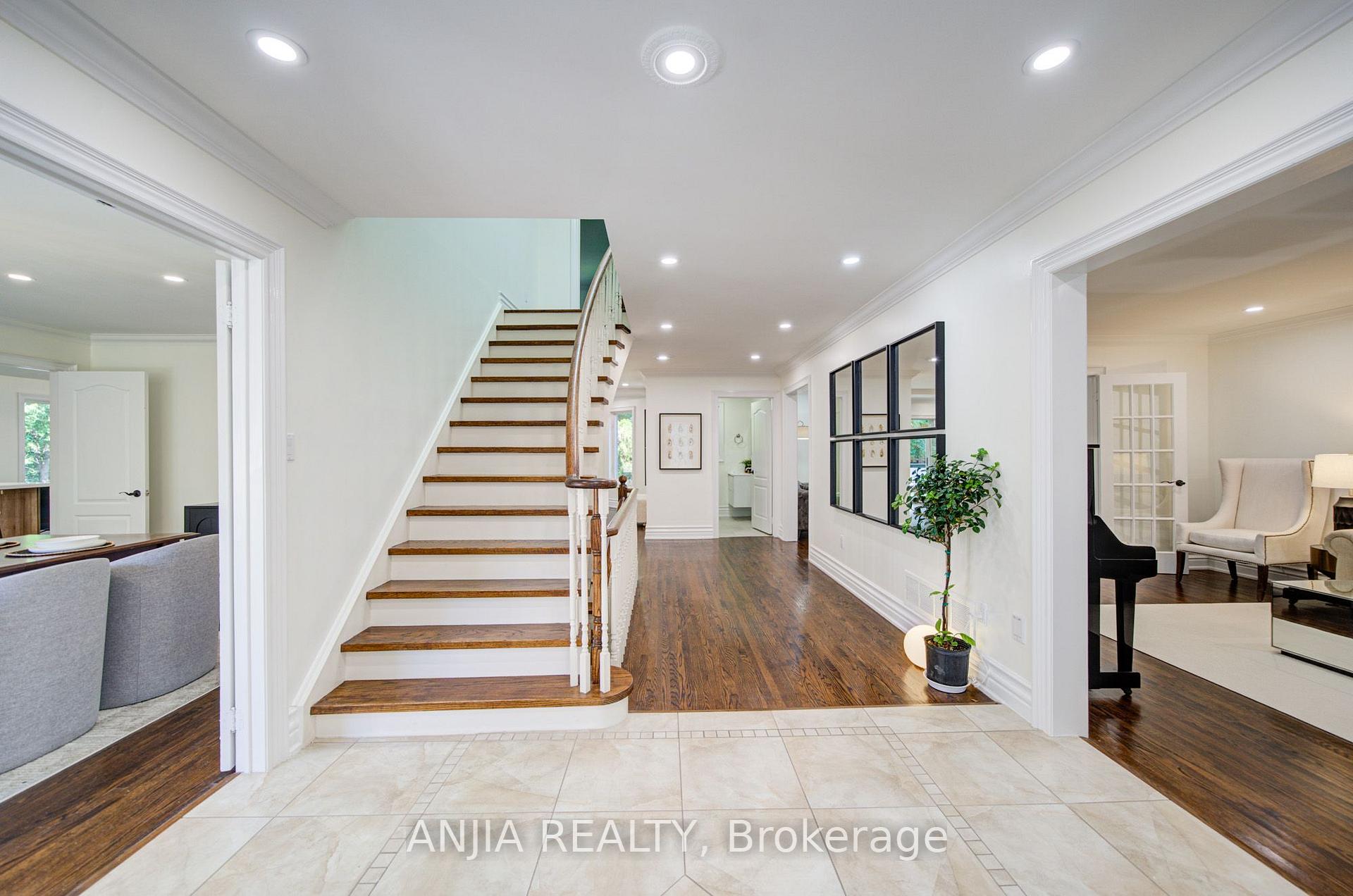 Photo 5 of 8 Calderbridge Crescent, Markham, Unionville — HOMEH