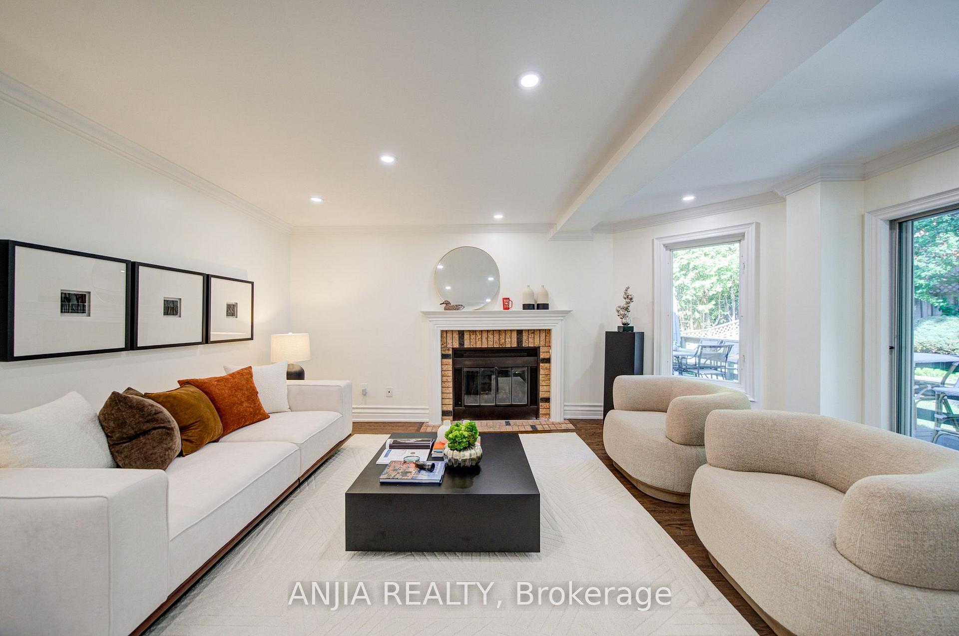 Photo 10 of 8 Calderbridge Crescent, Markham, Unionville — HOMEH