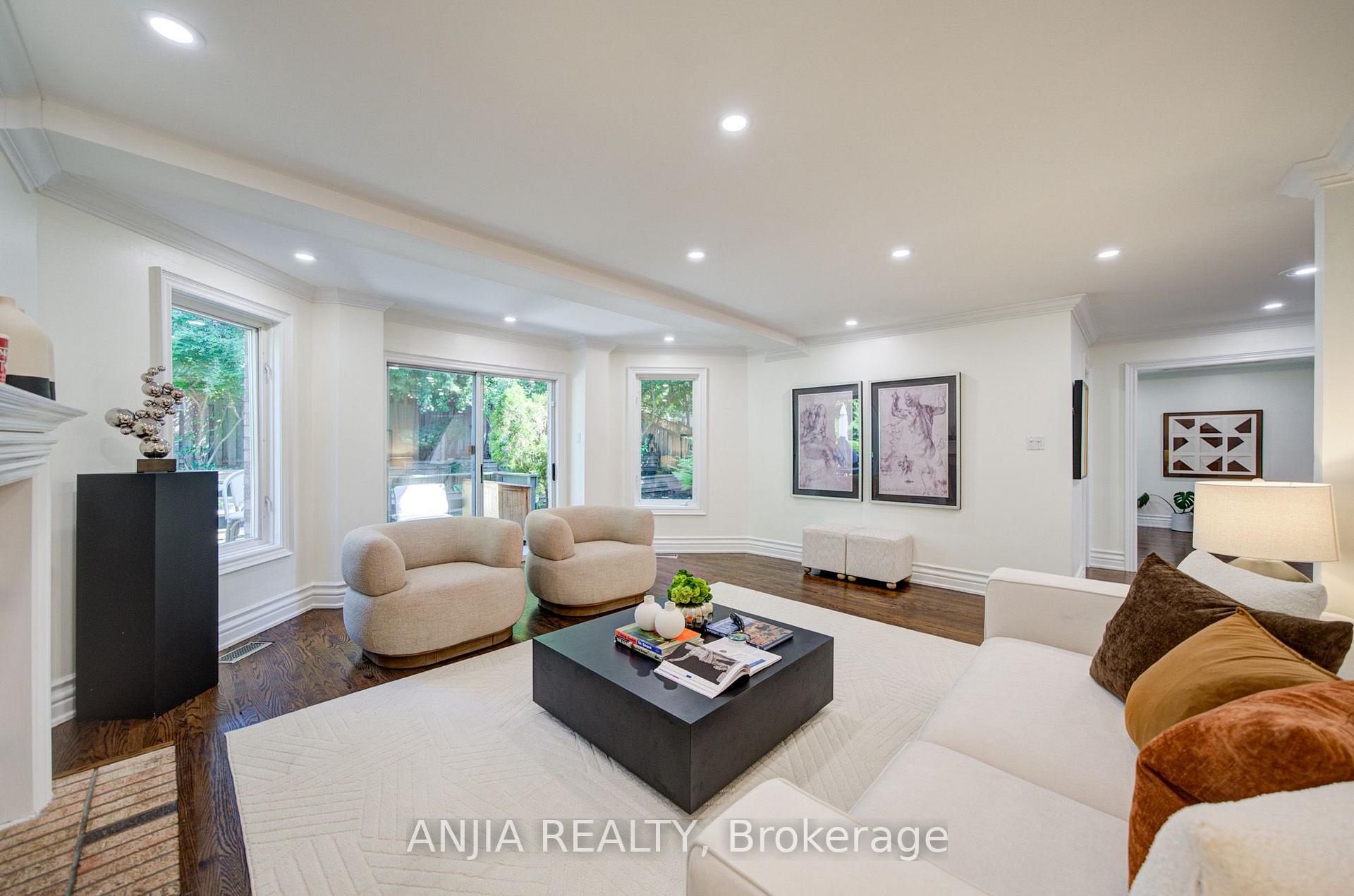 Photo 11 of 8 Calderbridge Crescent, Markham, Unionville — HOMEH