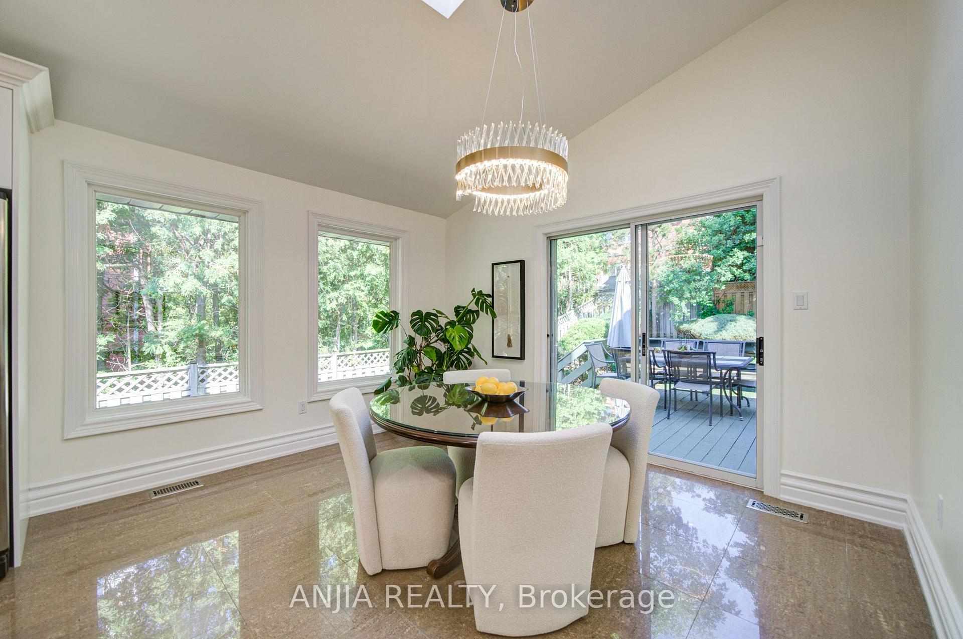 Photo 12 of 8 Calderbridge Crescent, Markham, Unionville — HOMEH