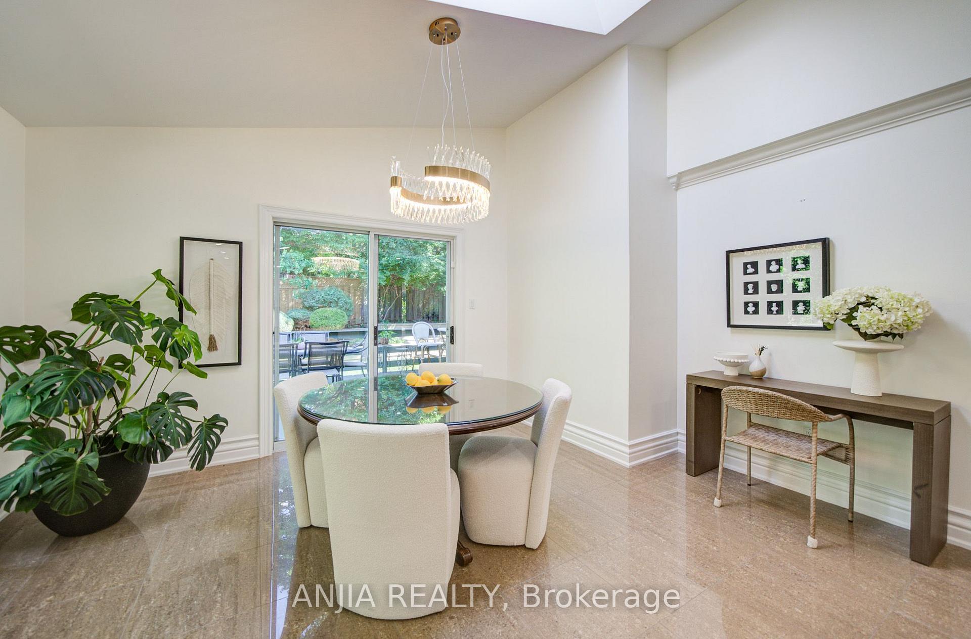 Photo 13 of 8 Calderbridge Crescent, Markham, Unionville — HOMEH