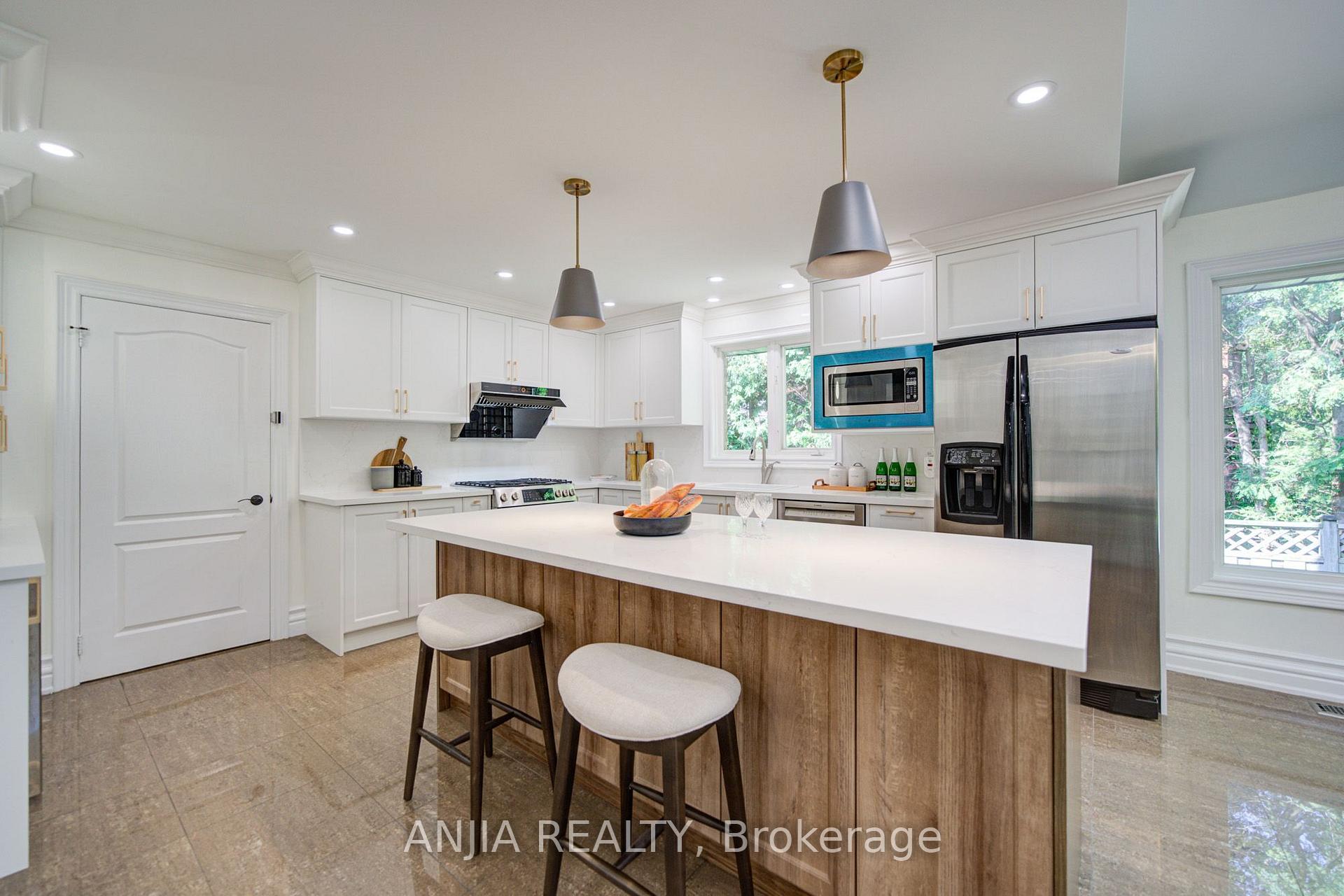 Photo 14 of 8 Calderbridge Crescent, Markham, Unionville — HOMEH