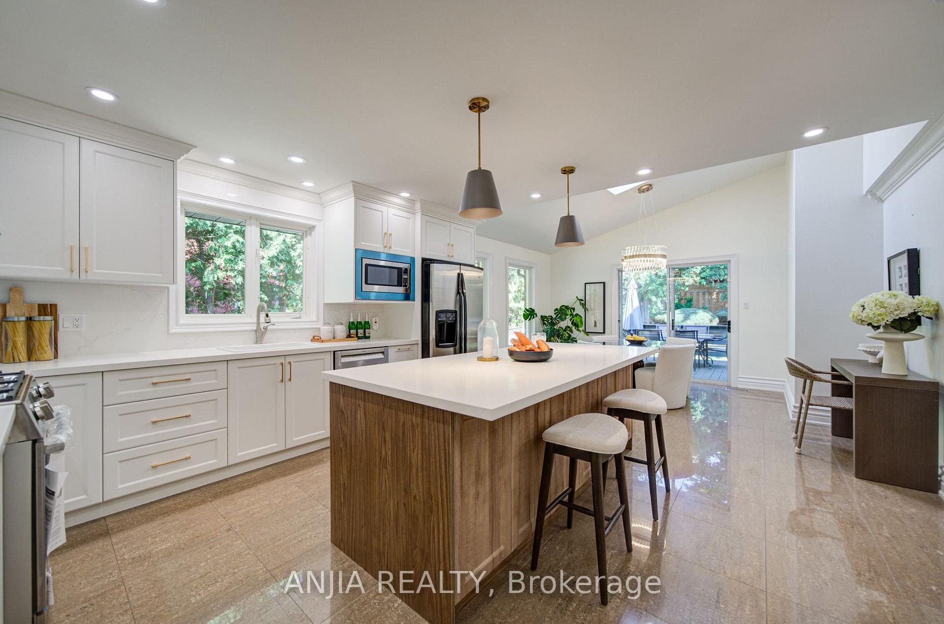Photo 16 of 8 Calderbridge Crescent, Markham, Unionville — HOMEH