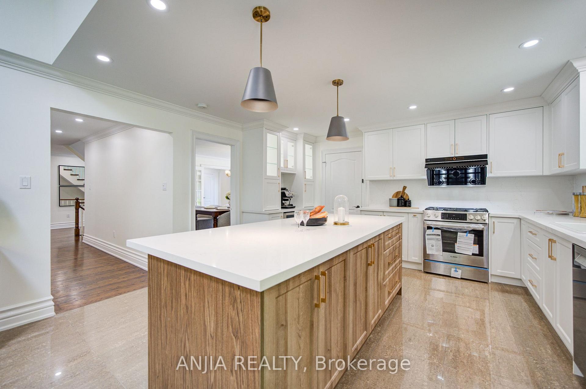 Photo 17 of 8 Calderbridge Crescent, Markham, Unionville — HOMEH