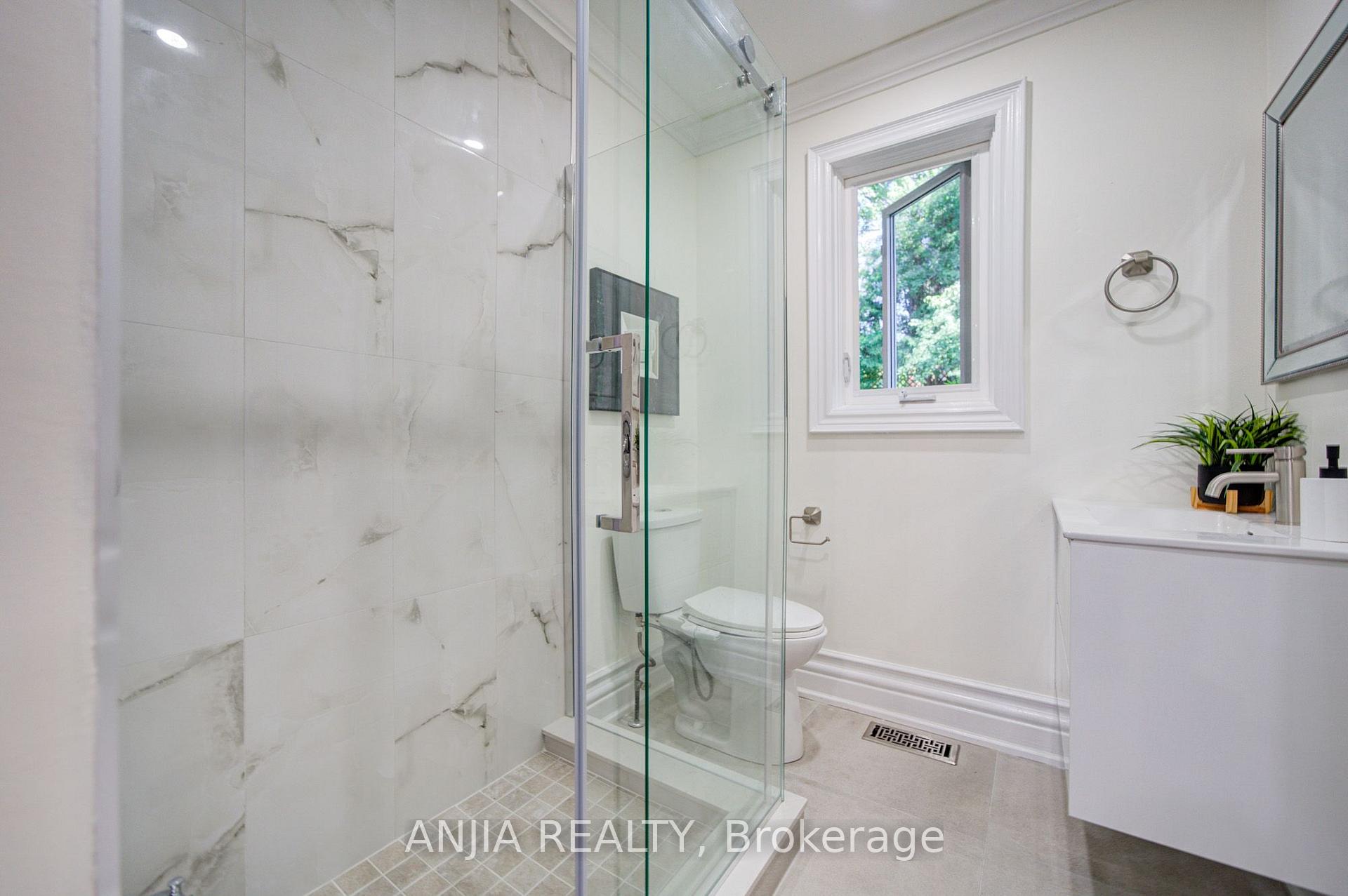 Photo 21 of 8 Calderbridge Crescent, Markham, Unionville — HOMEH