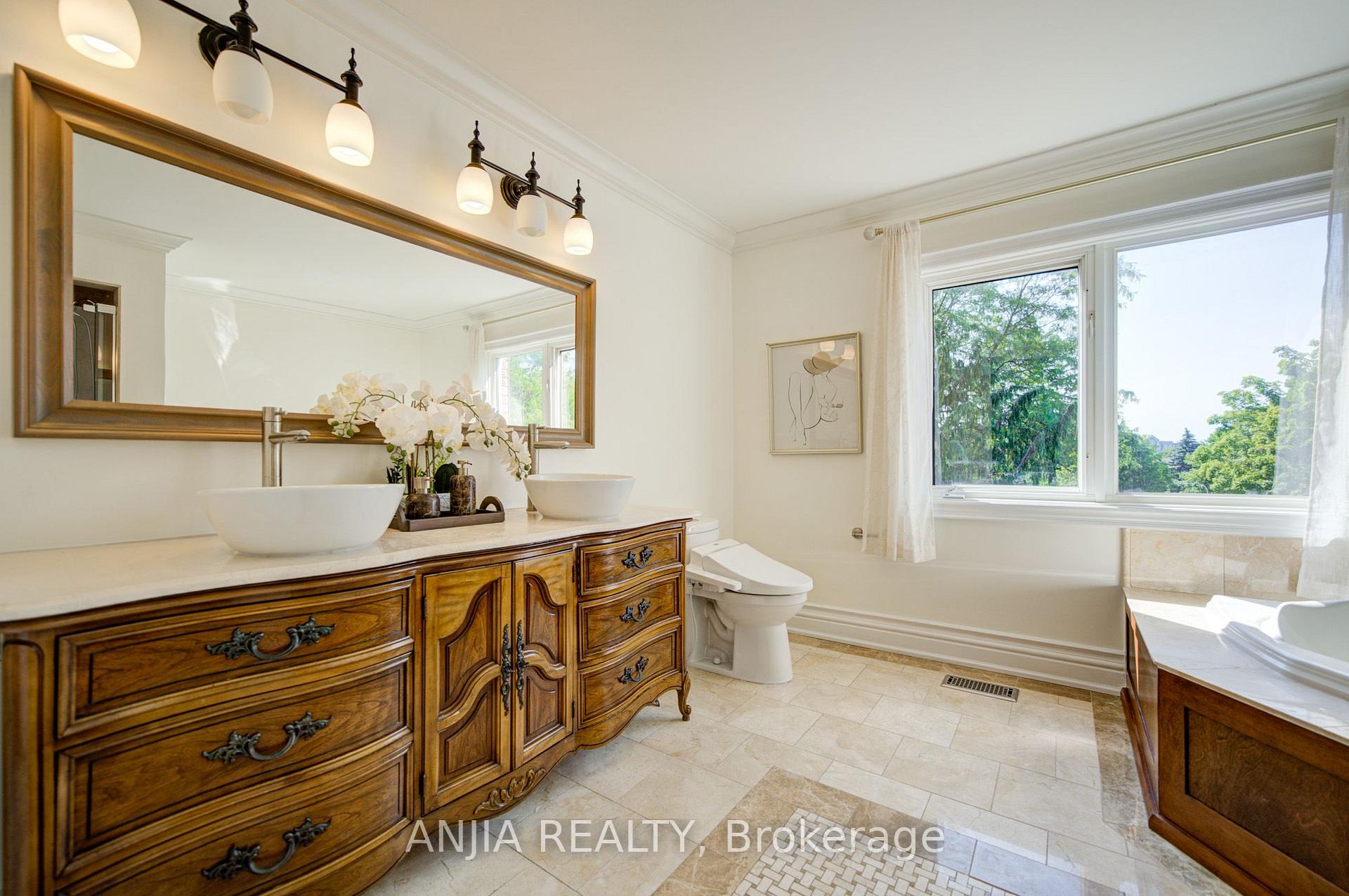 Photo 35 of 8 Calderbridge Crescent, Markham, Unionville — HOMEH