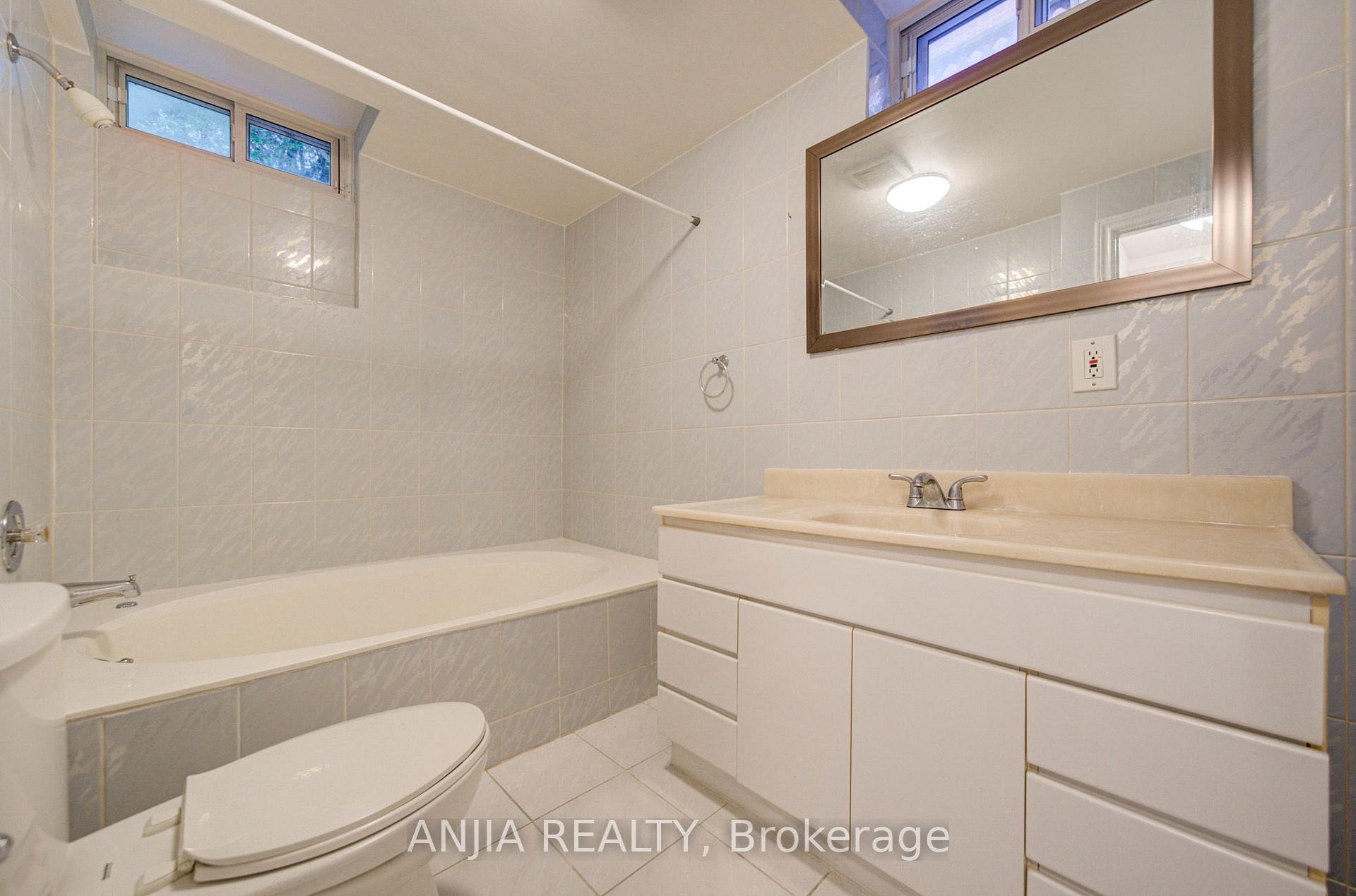 Photo 42 of 8 Calderbridge Crescent, Markham, Unionville — HOMEH