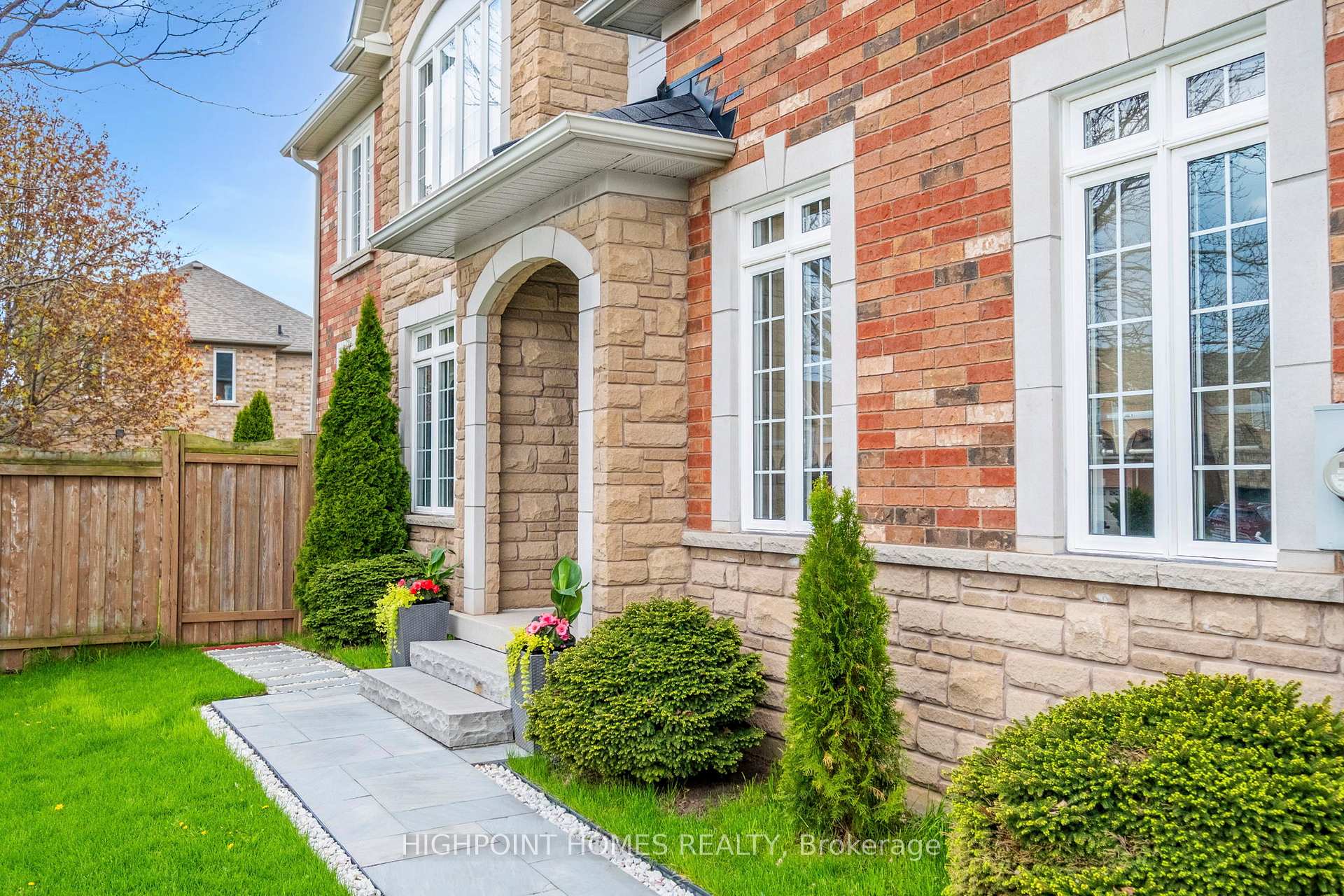 Photo 4 of 2066 Willhaven Trail, Oakville, Westmount — HOMEH