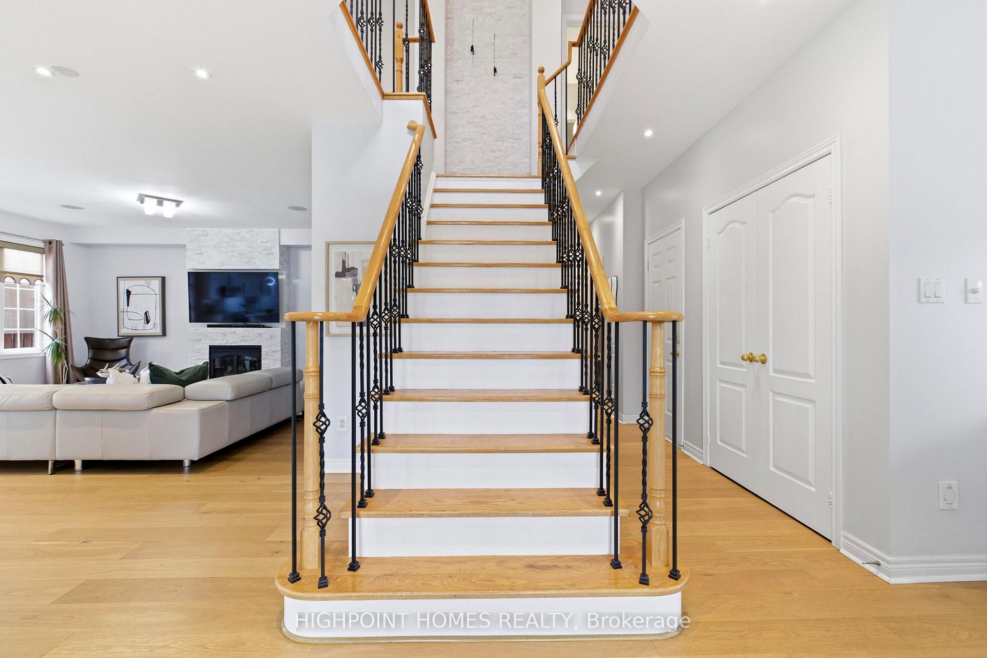 Photo 8 of 2066 Willhaven Trail, Oakville, Westmount — HOMEH
