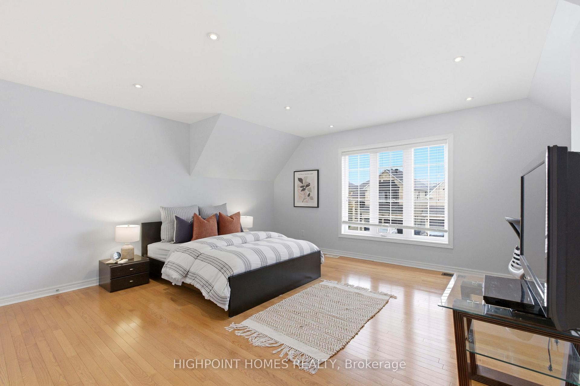 Photo 23 of 2066 Willhaven Trail, Oakville, Westmount — HOMEH