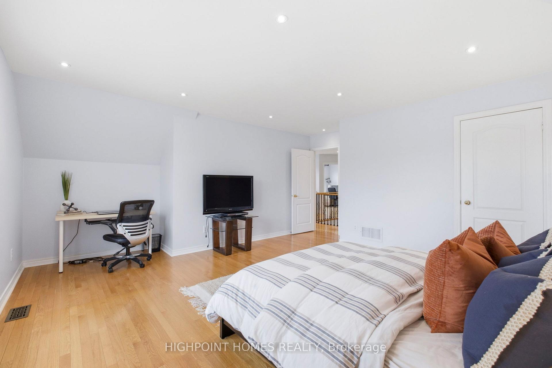 Photo 24 of 2066 Willhaven Trail, Oakville, Westmount — HOMEH