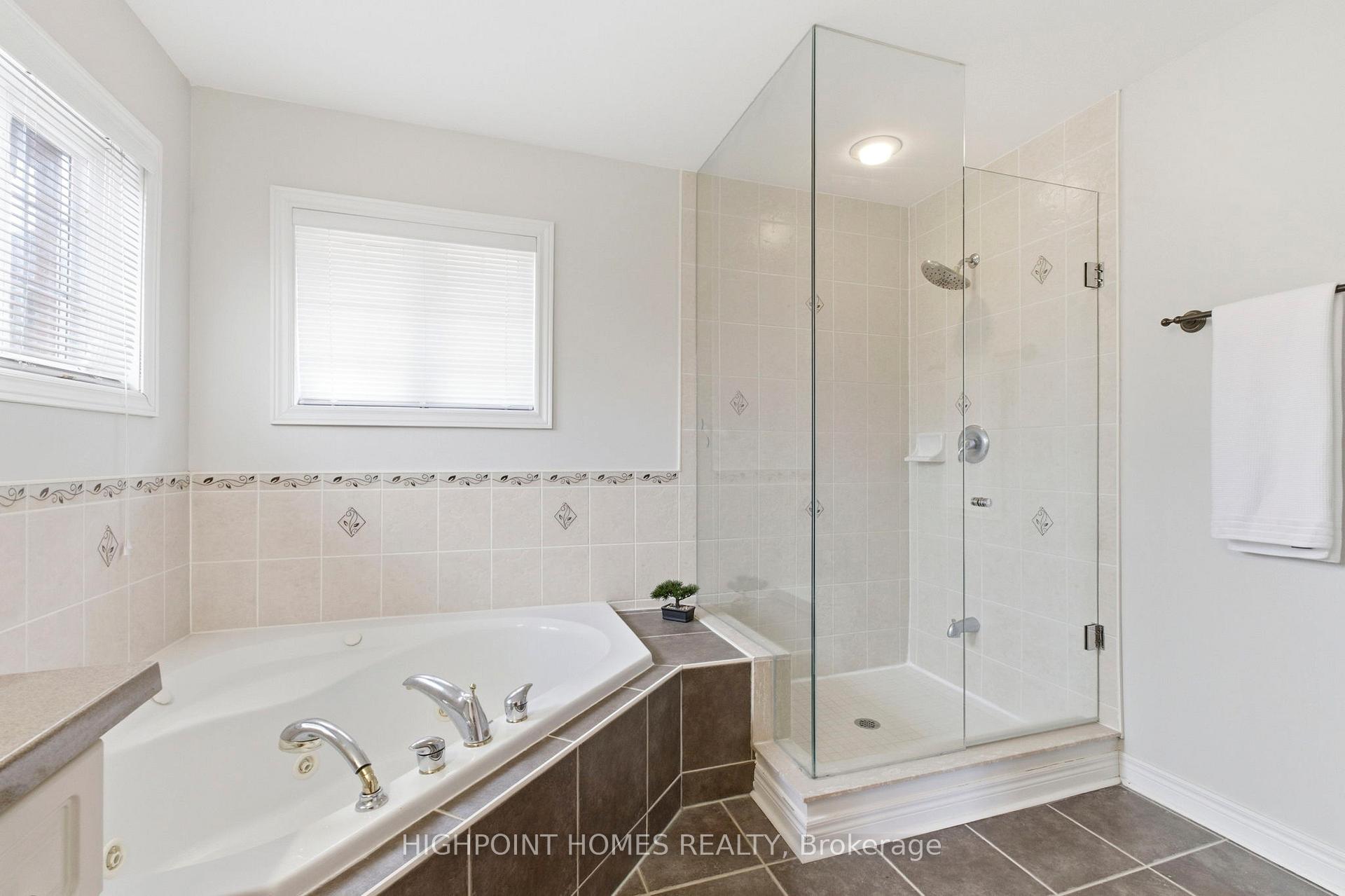 Photo 32 of 2066 Willhaven Trail, Oakville, Westmount — HOMEH