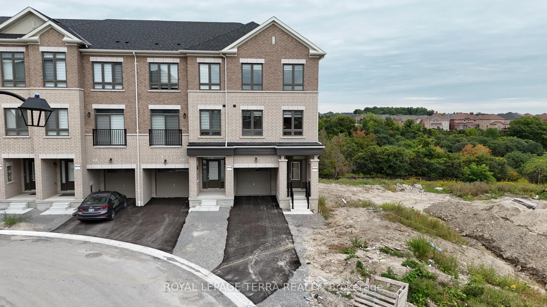 Photo 3 of 51 Upper Paradise Way, Whitby, Rural Whitby — HOMEH