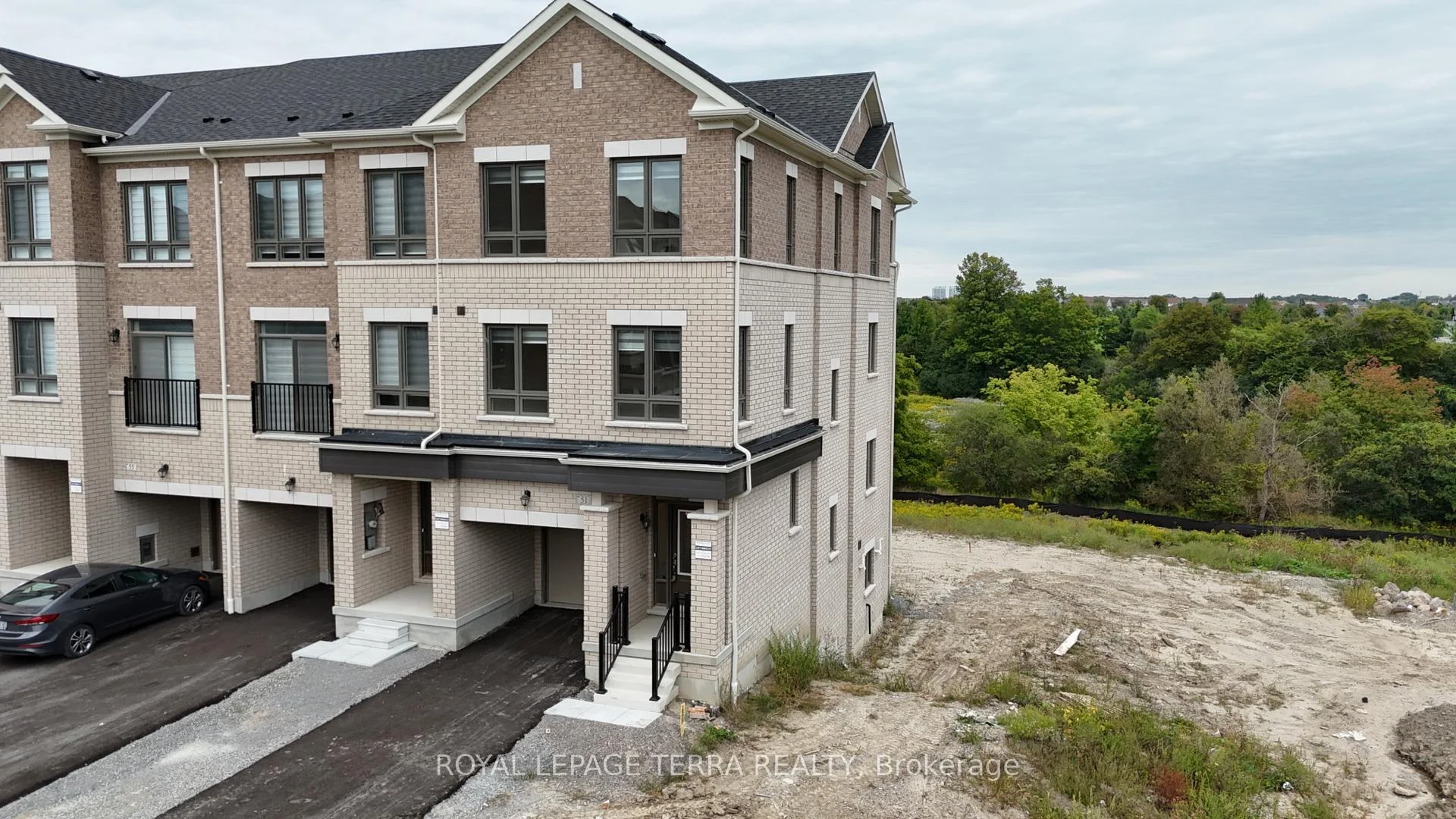 Photo 4 of 51 Upper Paradise Way, Whitby, Rural Whitby — HOMEH