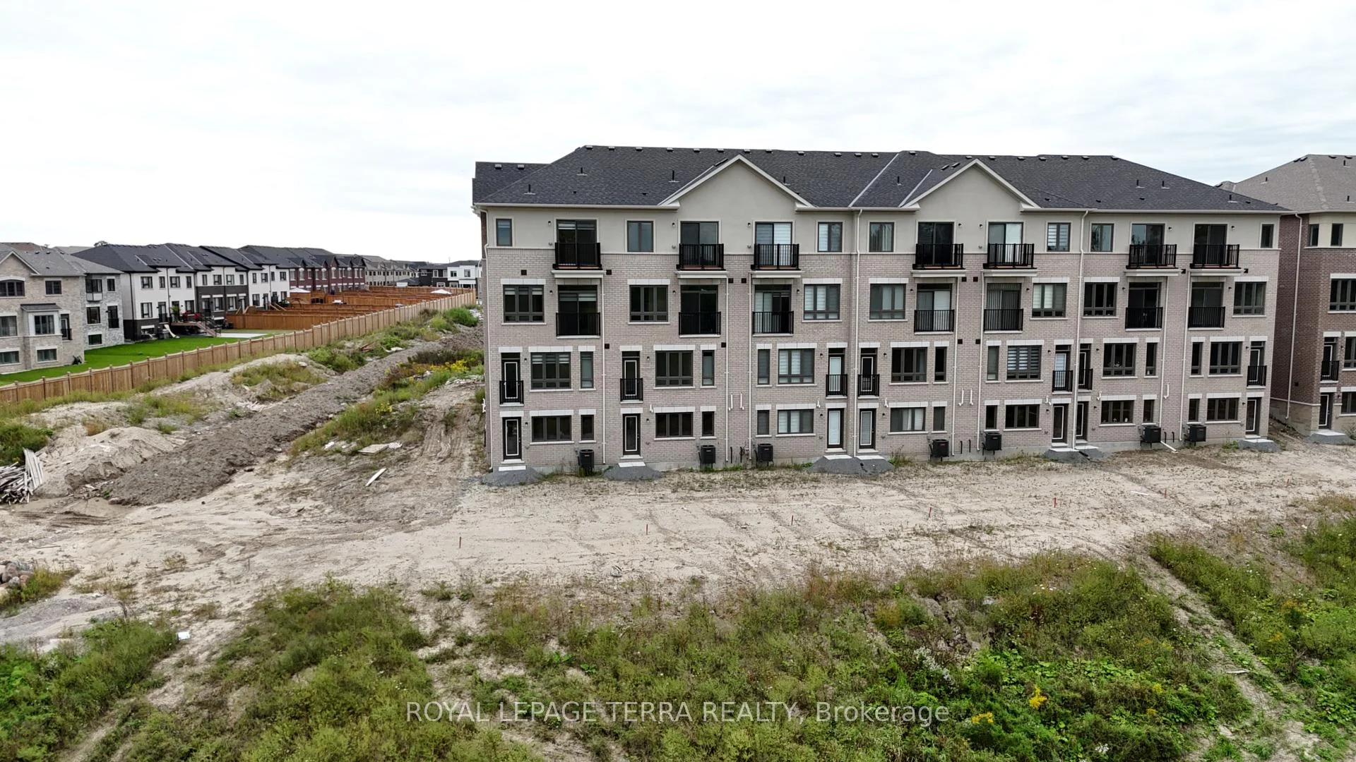 Photo 12 of 51 Upper Paradise Way, Whitby, Rural Whitby — HOMEH
