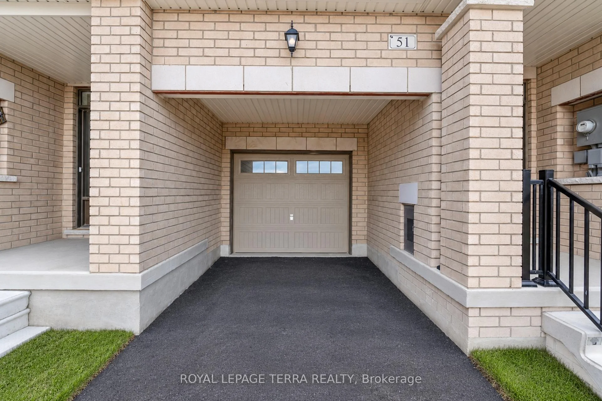 Photo 18 of 51 Upper Paradise Way, Whitby, Rural Whitby — HOMEH