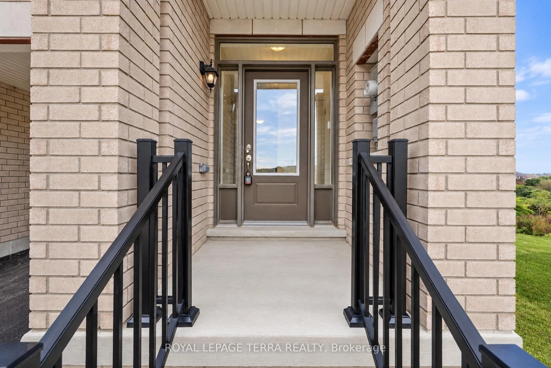 Photo 20 of 51 Upper Paradise Way, Whitby, Rural Whitby — HOMEH