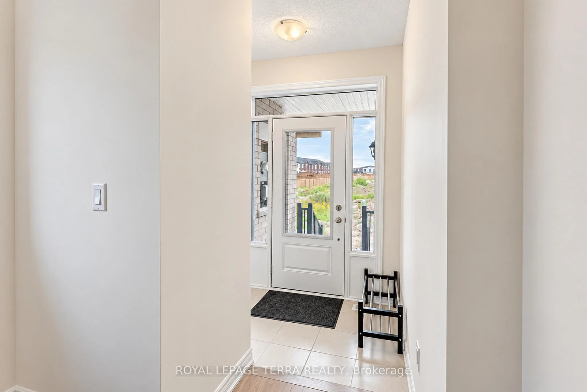 Photo 22 of 51 Upper Paradise Way, Whitby, Rural Whitby — HOMEH