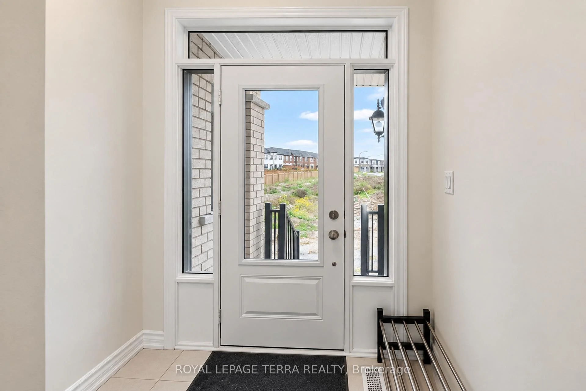 Photo 24 of 51 Upper Paradise Way, Whitby, Rural Whitby — HOMEH