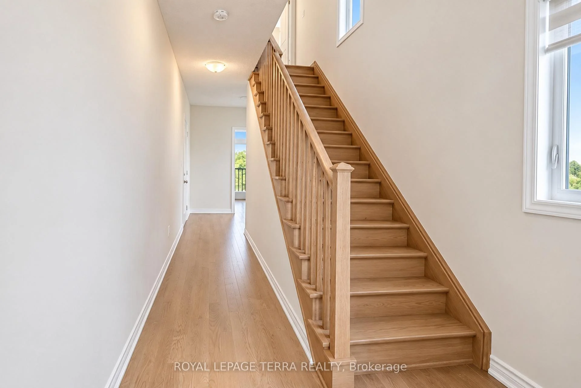 Photo 25 of 51 Upper Paradise Way, Whitby, Rural Whitby — HOMEH
