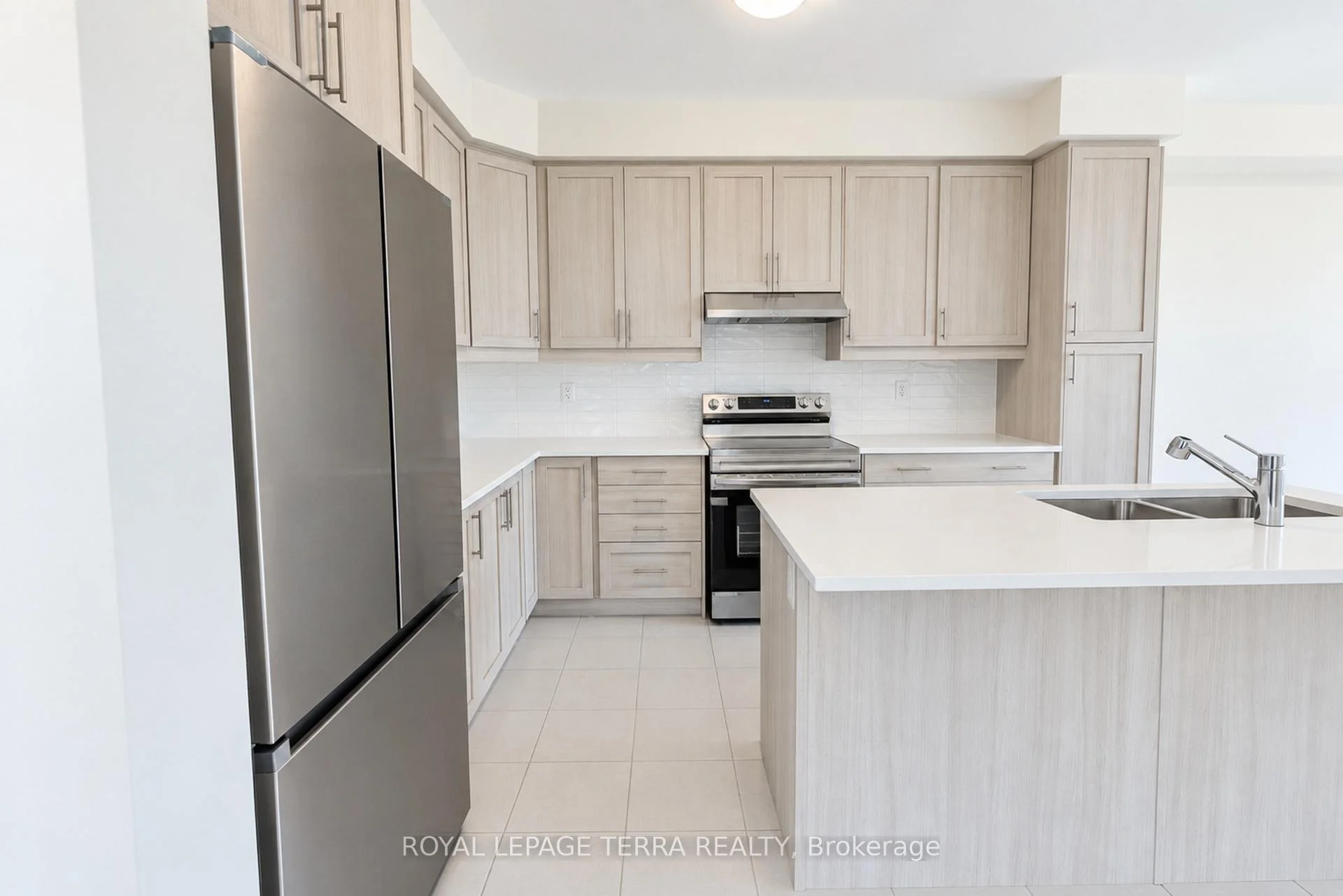 Photo 42 of 51 Upper Paradise Way, Whitby, Rural Whitby — HOMEH