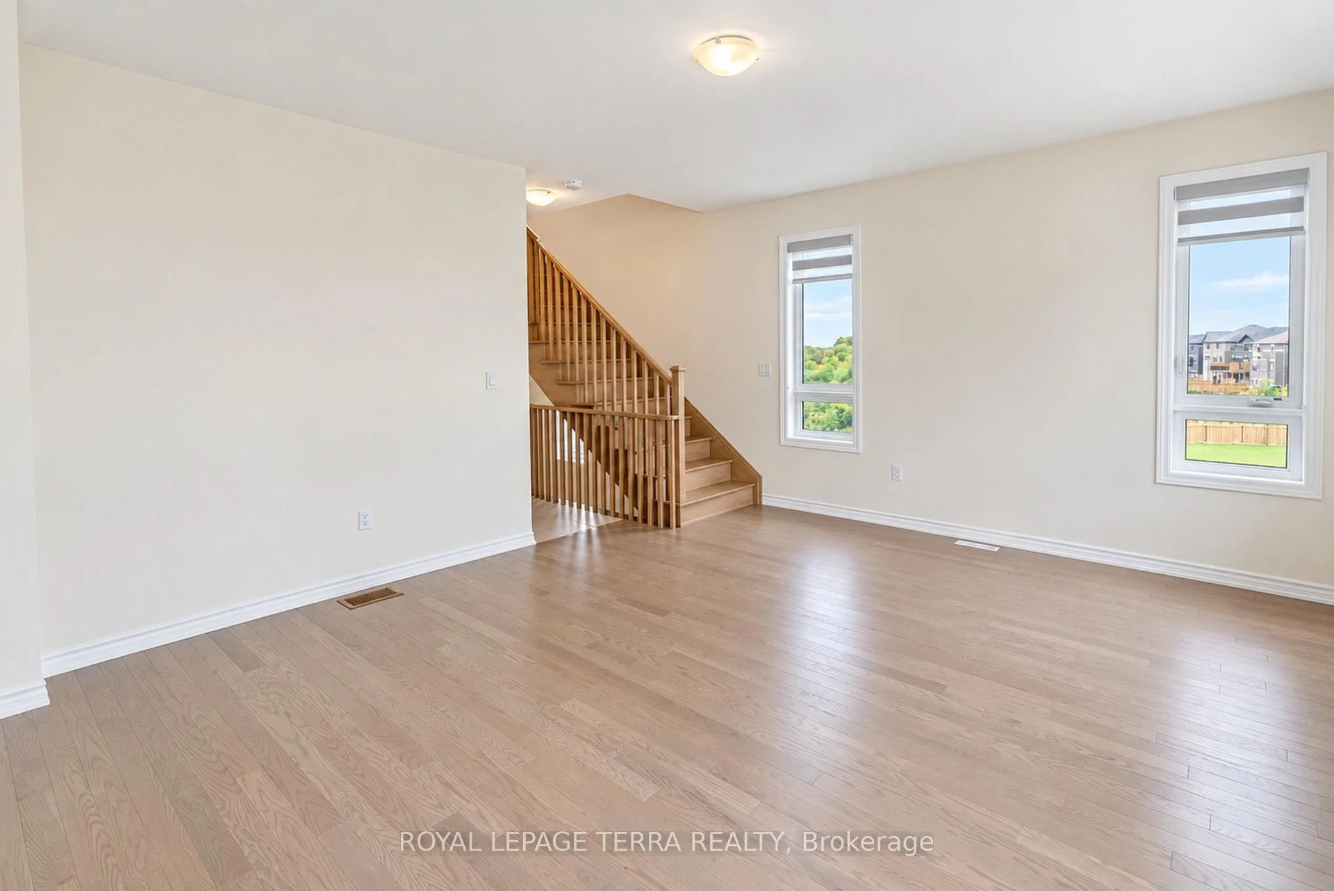 Photo 44 of 51 Upper Paradise Way, Whitby, Rural Whitby — HOMEH