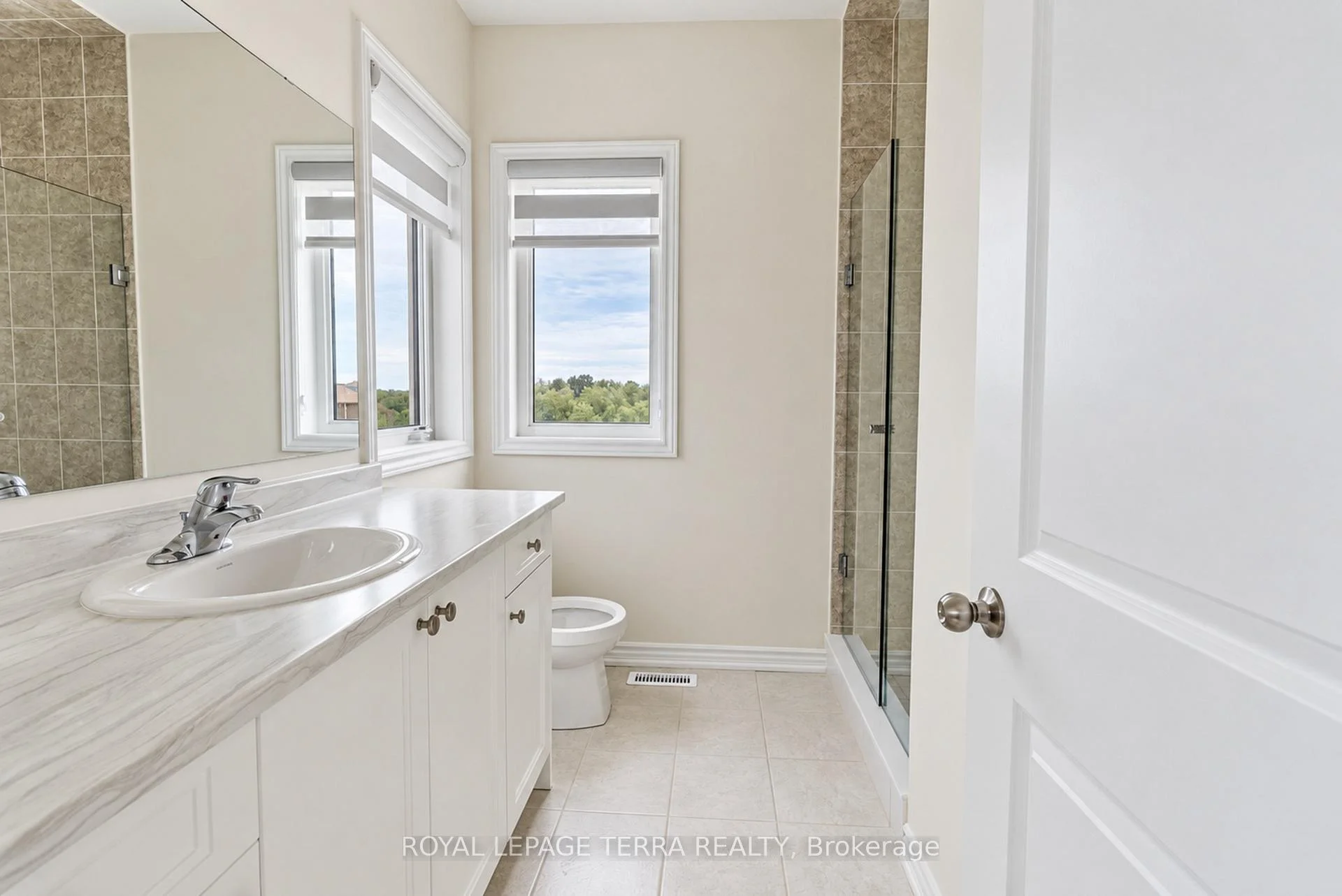 Photo 50 of 51 Upper Paradise Way, Whitby, Rural Whitby — HOMEH