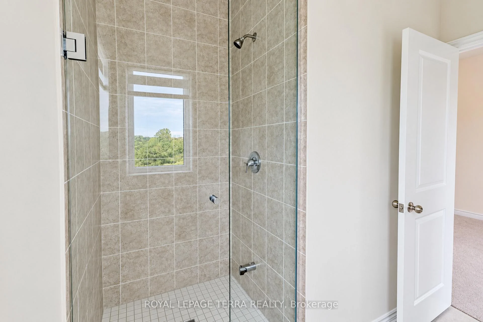 Photo 51 of 51 Upper Paradise Way, Whitby, Rural Whitby — HOMEH