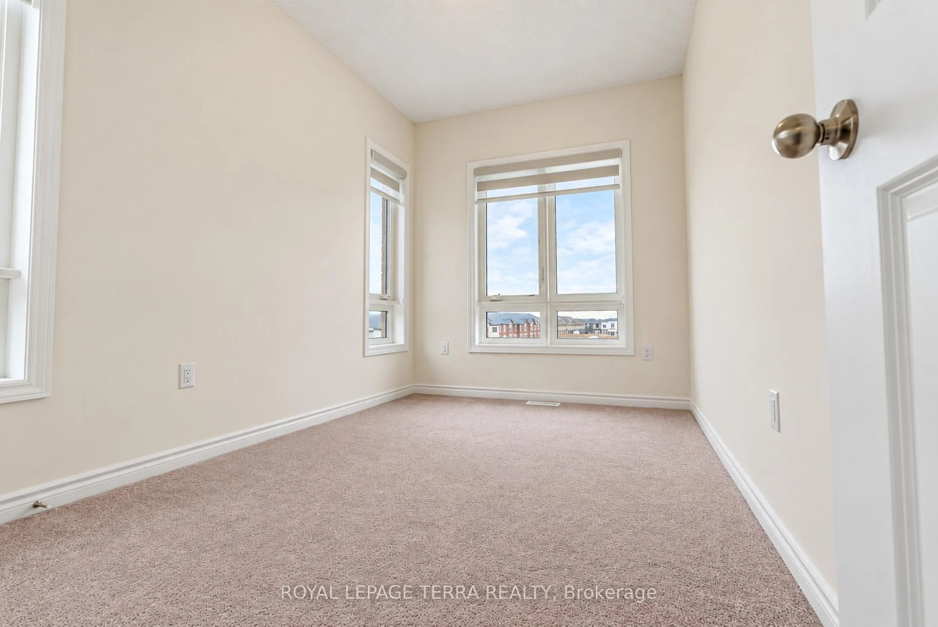 Photo 52 of 51 Upper Paradise Way, Whitby, Rural Whitby — HOMEH