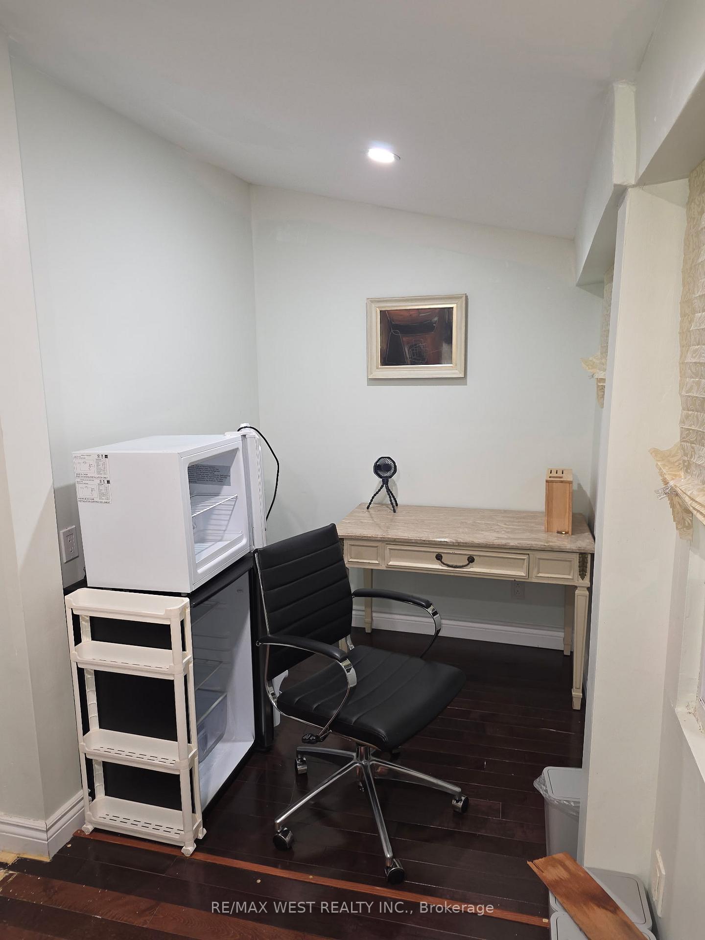 Photo 4 of Unit 2, 87 Medland Crescent, Toronto, High Park North — HOMEH