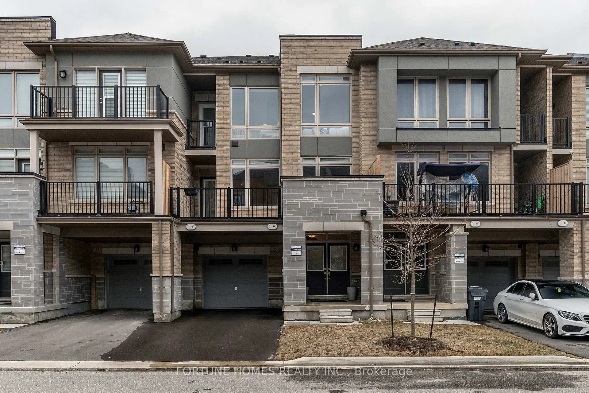 Photo 1 of 25 Arrowview Drive, Brampton, Northwest Brampton — HOMEH
